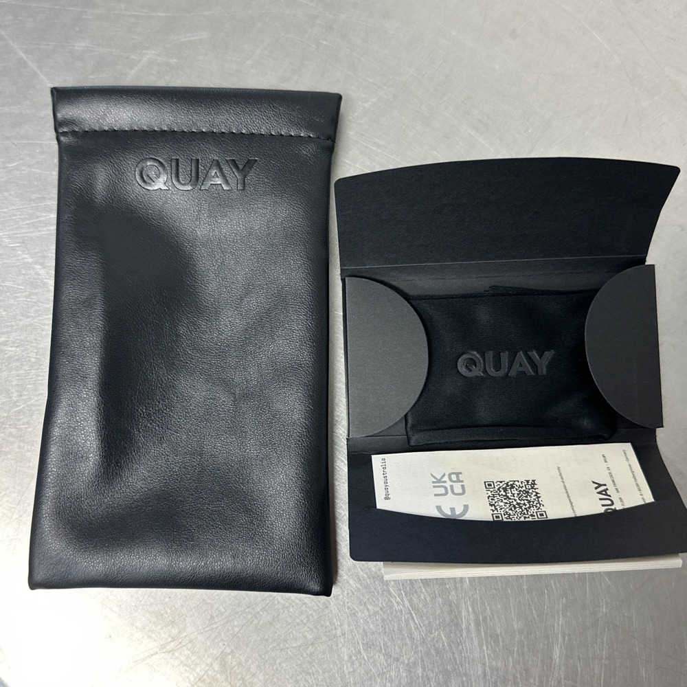 Quay Australia Sunglass Case Squeeze Pouch Cleaning Cloth Black Leather - Picture 2 of 9